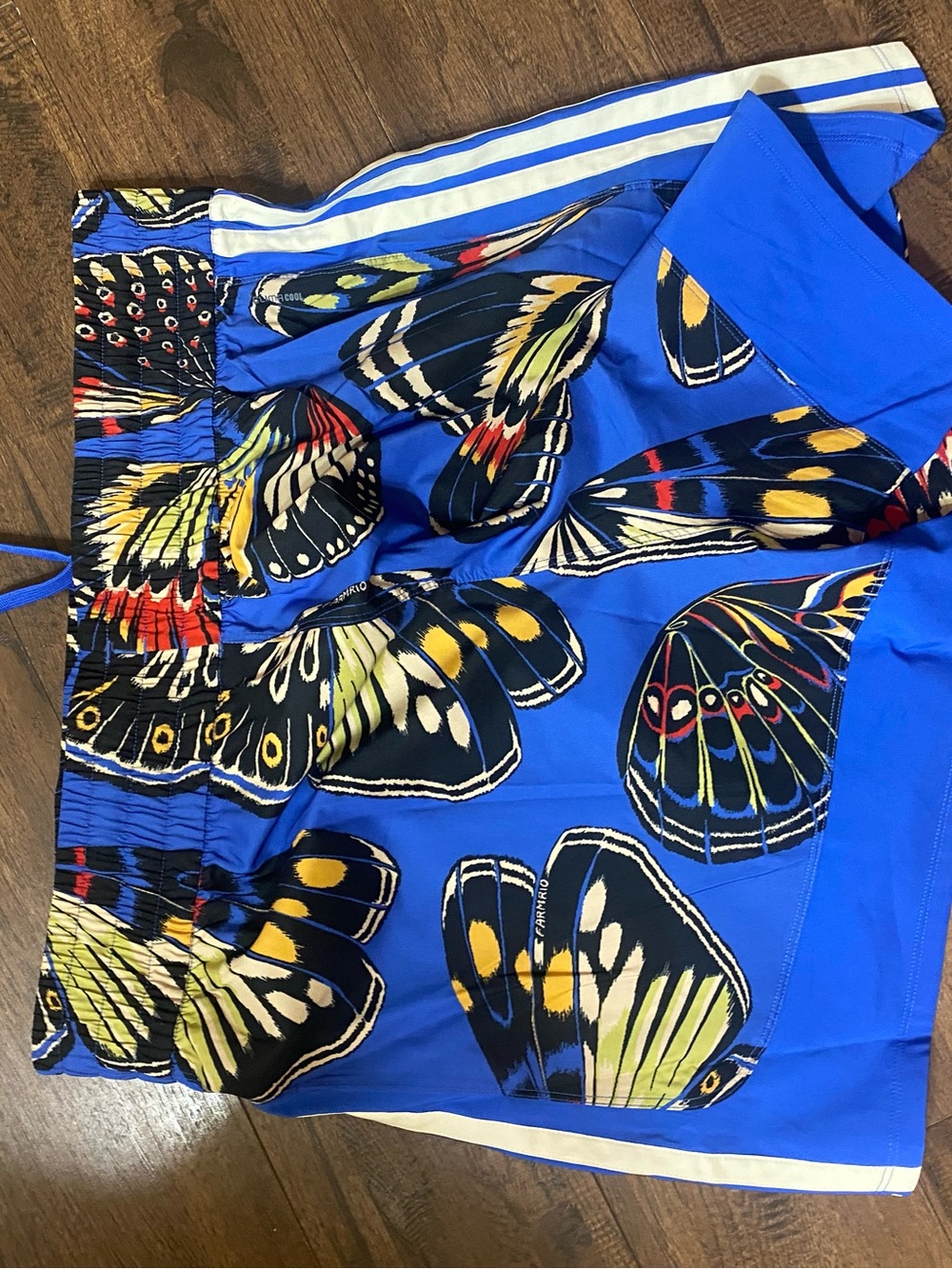 Adidas & Farm Rio training / active shorts - Picture 2 of 2